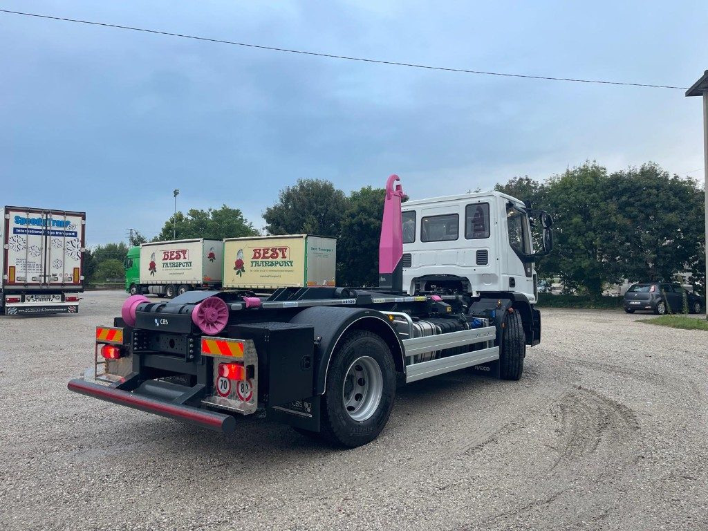 IVECO EUROCARGO 180K32 SCARRABILE NUOVO - Camion cu cârlig: Foto 4 IVECO EUROCARGO 180K32 SCARRABILE NUOVO - Camion cu cârlig: Foto 4