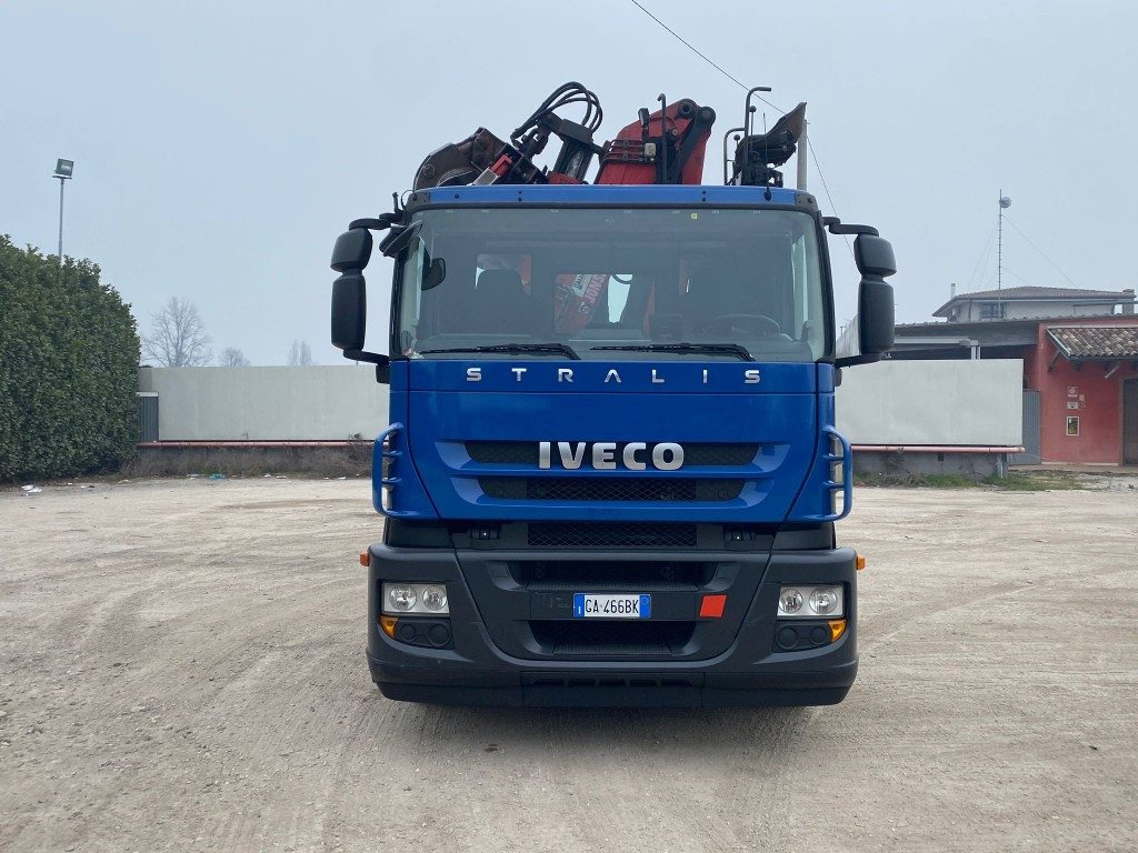 IVECO STRALIS 260.450 SCARRABILE CON GRU - Camion cu cârlig, Camion cu macara: Foto 2 IVECO STRALIS 260.450 SCARRABILE CON GRU - Camion cu cârlig, Camion cu macara: Foto 2