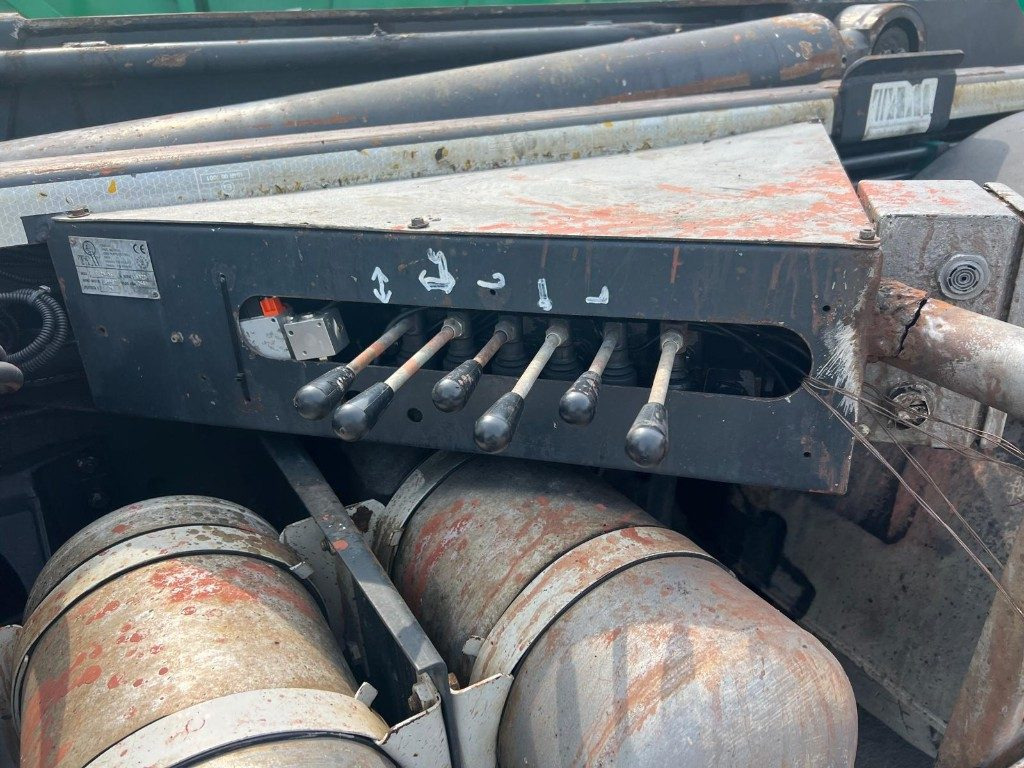 IVECO STRALIS AS260S 50Y SCARRABILE - Camion cu cârlig: Foto 5 IVECO STRALIS AS260S 50Y SCARRABILE - Camion cu cârlig: Foto 5