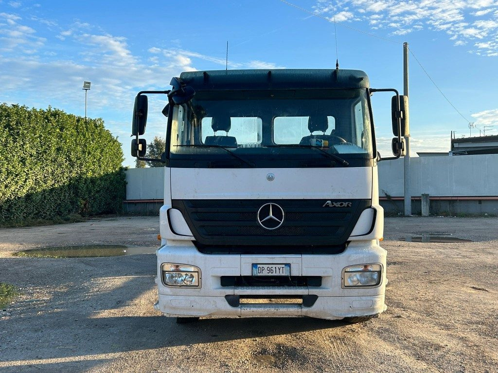 MERCEDES-BENZ MERCEDES 2533 SCARRABILE - Camion cu cârlig: Foto 2 MERCEDES-BENZ MERCEDES 2533 SCARRABILE - Camion cu cârlig: Foto 2