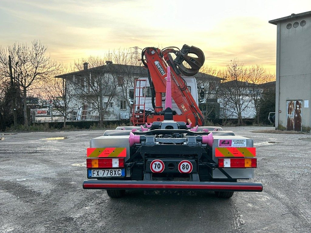 MERCEDES-BENZ MERCEDES AXOR 2533 SCARRABILE CON GRU E POLIPO - Camion cu cârlig: Foto 4 MERCEDES-BENZ MERCEDES AXOR 2533 SCARRABILE CON GRU E POLIPO - Camion cu cârlig: Foto 4
