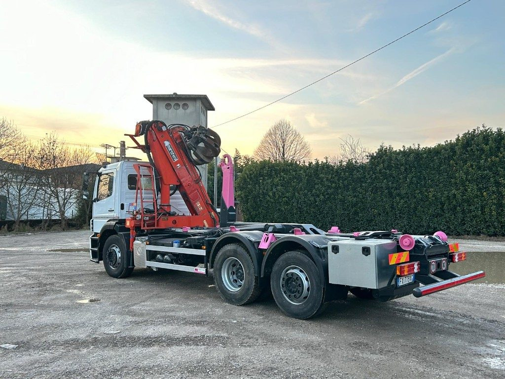 MERCEDES-BENZ MERCEDES AXOR 2533 SCARRABILE CON GRU E POLIPO - Camion cu cârlig: Foto 3 MERCEDES-BENZ MERCEDES AXOR 2533 SCARRABILE CON GRU E POLIPO - Camion cu cârlig: Foto 3