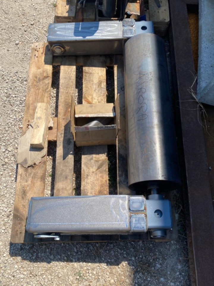 RULLO NUOVO PER SCARRABILE - Caroserie și exterior pentru Camion: Foto 3 RULLO NUOVO PER SCARRABILE - Caroserie și exterior pentru Camion: Foto 3