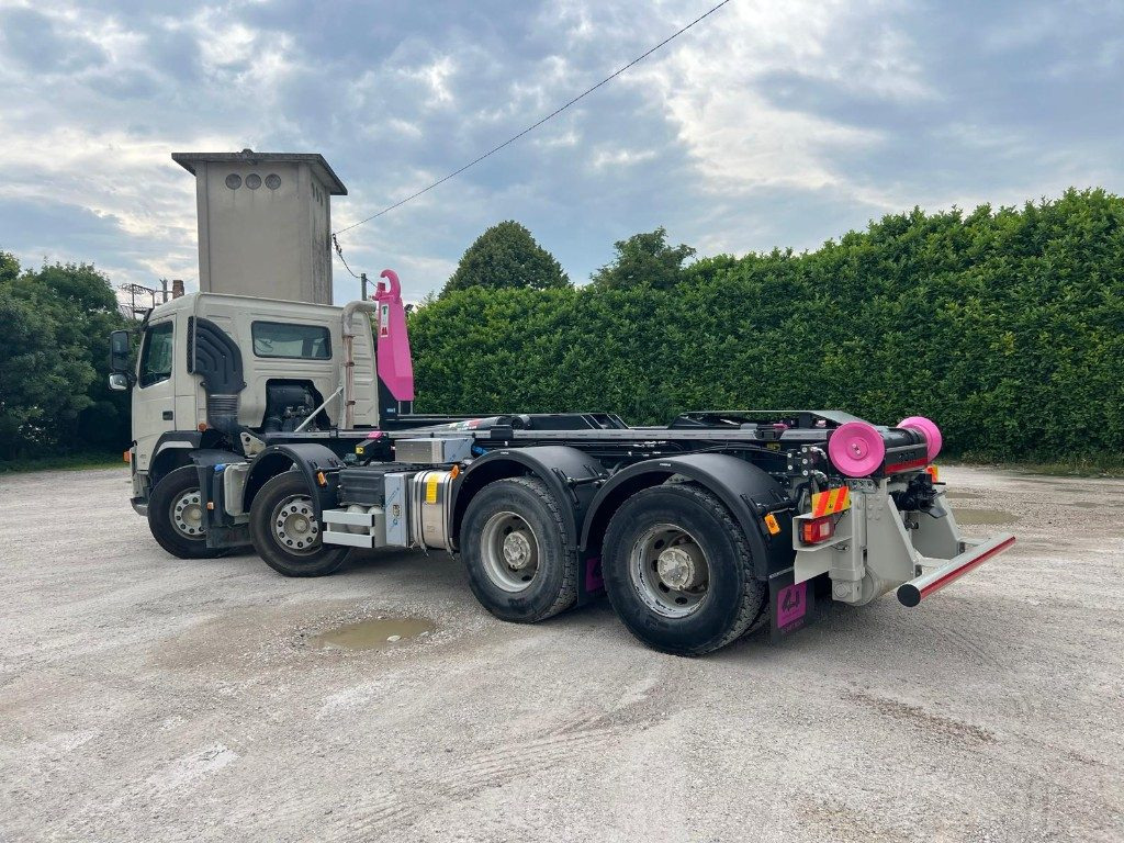 VOLVO FM480 SCARRABILE 8X4 - Camion cu cârlig: Foto 3 VOLVO FM480 SCARRABILE 8X4 - Camion cu cârlig: Foto 3