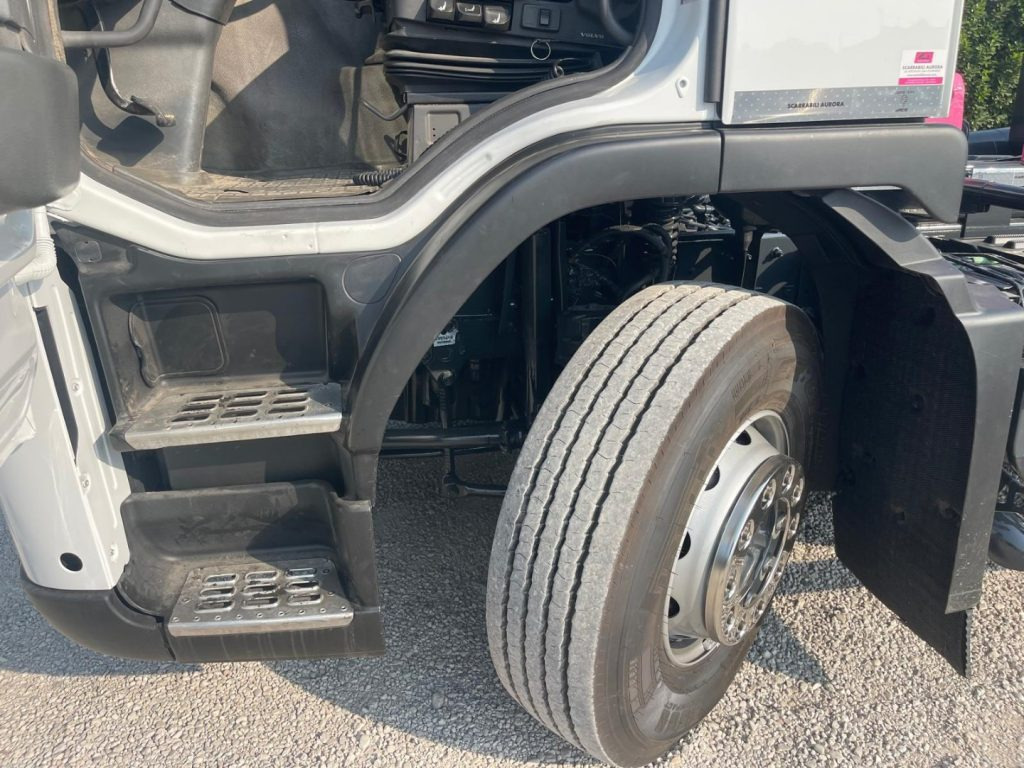 VOLVO FM9 SCARRABILE - Camion cu cârlig: Foto 3 VOLVO FM9 SCARRABILE - Camion cu cârlig: Foto 3