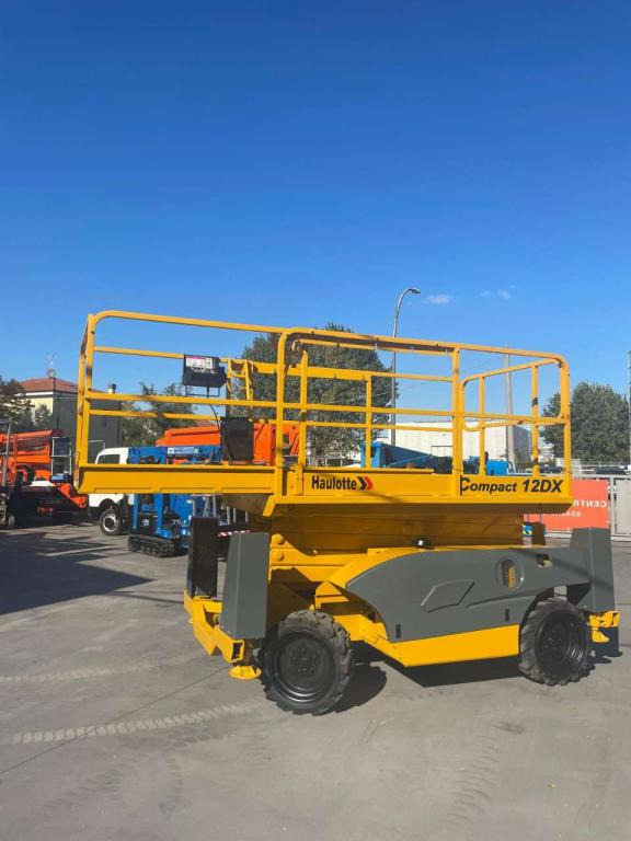 Haulotte COMPACT 12DX - Platforma foarfeca: Foto 1 Haulotte COMPACT 12DX - Platforma foarfeca: Foto 1