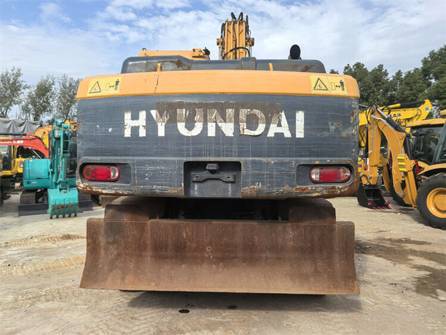 Hyundai R210W-9S - Excavator pe roţi: Foto 5 Hyundai R210W-9S - Excavator pe roţi: Foto 5