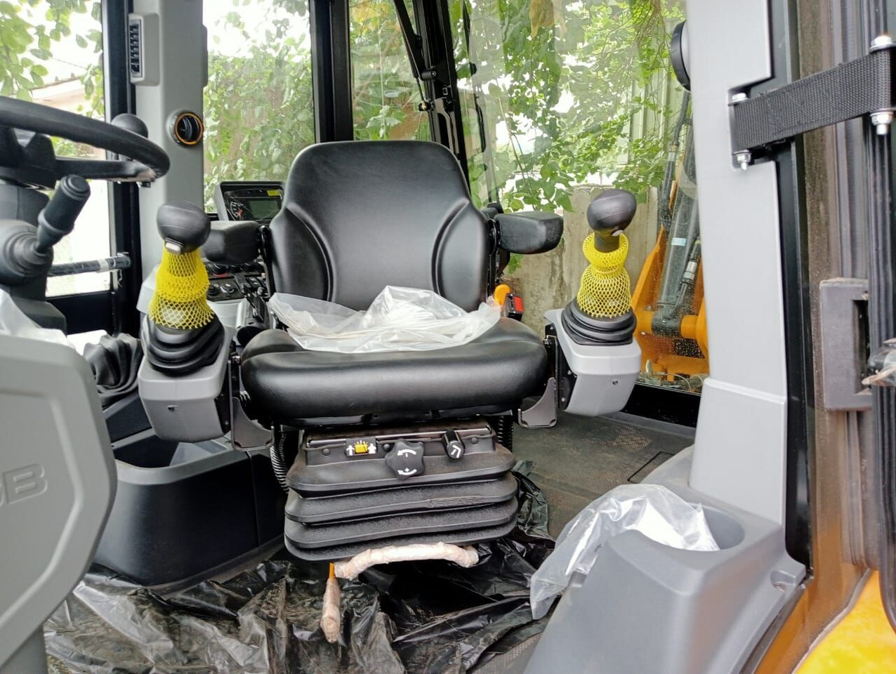 New JCB 3CX backhoe loader - Buldoexcavator: Foto 1 New JCB 3CX backhoe loader - Buldoexcavator: Foto 1
