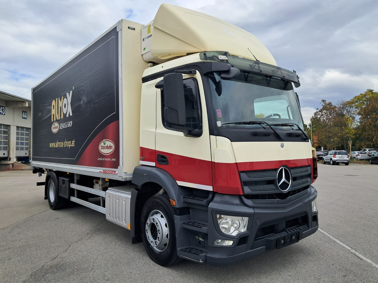 MERCEDES-BENZ Antos 1833 Kühlkoffer LBW | Standheizung | Euro 6 - Camion frigider: Foto 2 MERCEDES-BENZ Antos 1833 Kühlkoffer LBW | Standheizung | Euro 6 - Camion frigider: Foto 2
