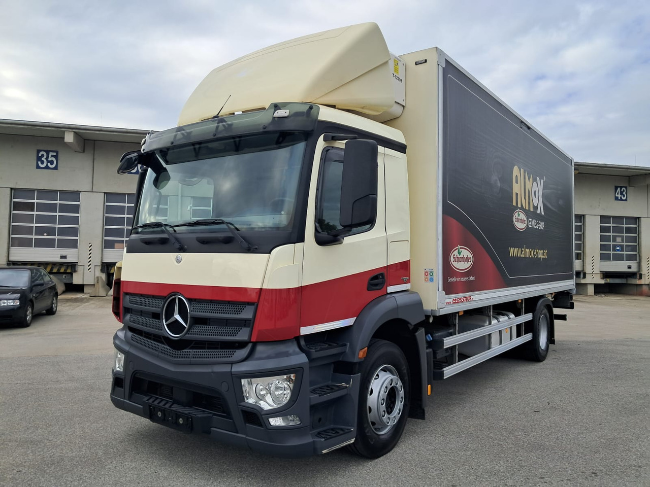 MERCEDES-BENZ Antos 1833 Kühlkoffer LBW | Standheizung | Euro 6 - Camion frigider: Foto 1 MERCEDES-BENZ Antos 1833 Kühlkoffer LBW | Standheizung | Euro 6 - Camion frigider: Foto 1