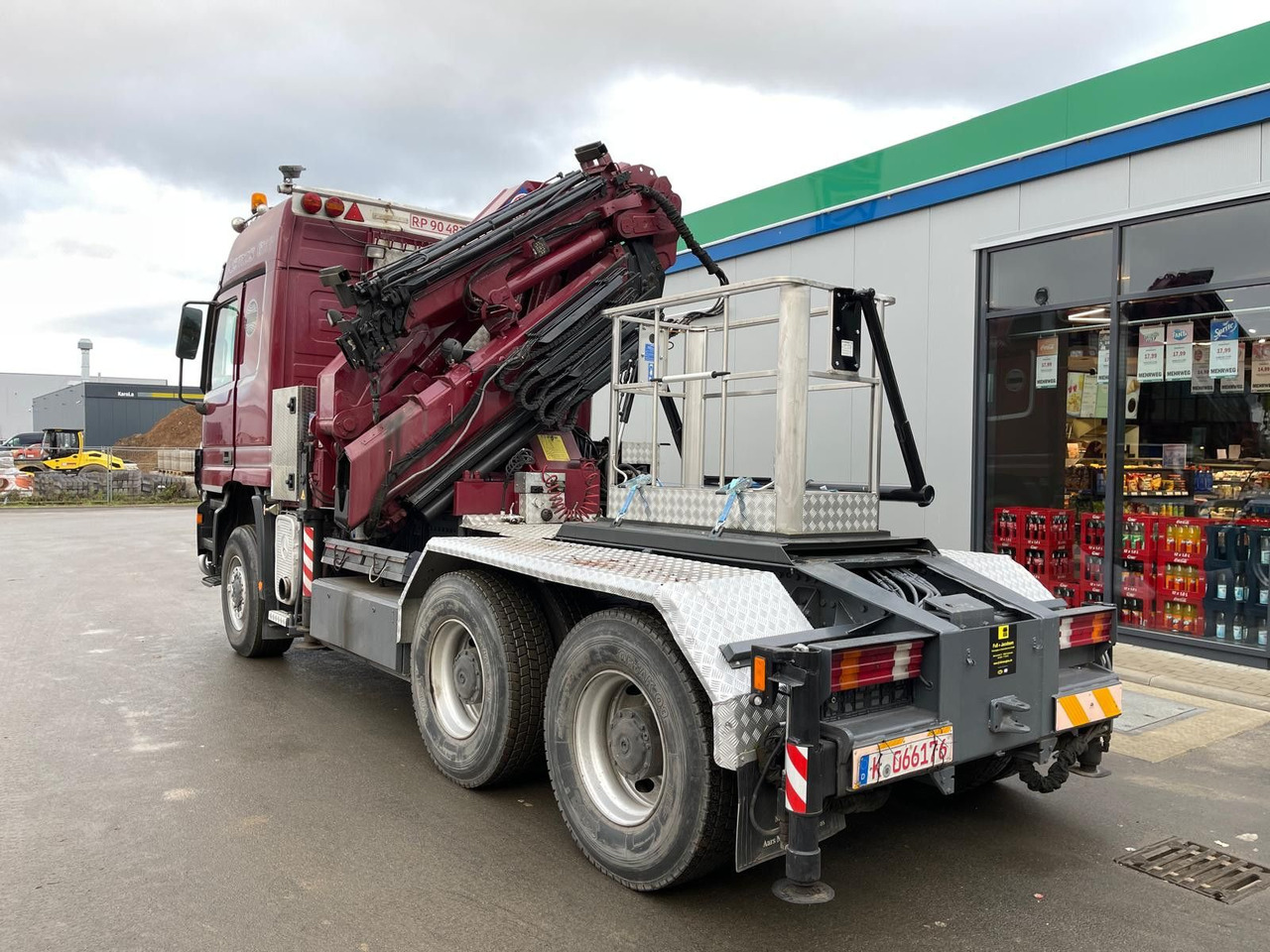 Mercedes-Benz ACTROS 3348 Kran HMF3720K4 Fly-Jip Fun k Klima - Camion cu macara: Foto 2 Mercedes-Benz ACTROS 3348 Kran HMF3720K4 Fly-Jip Fun k Klima - Camion cu macara: Foto 2