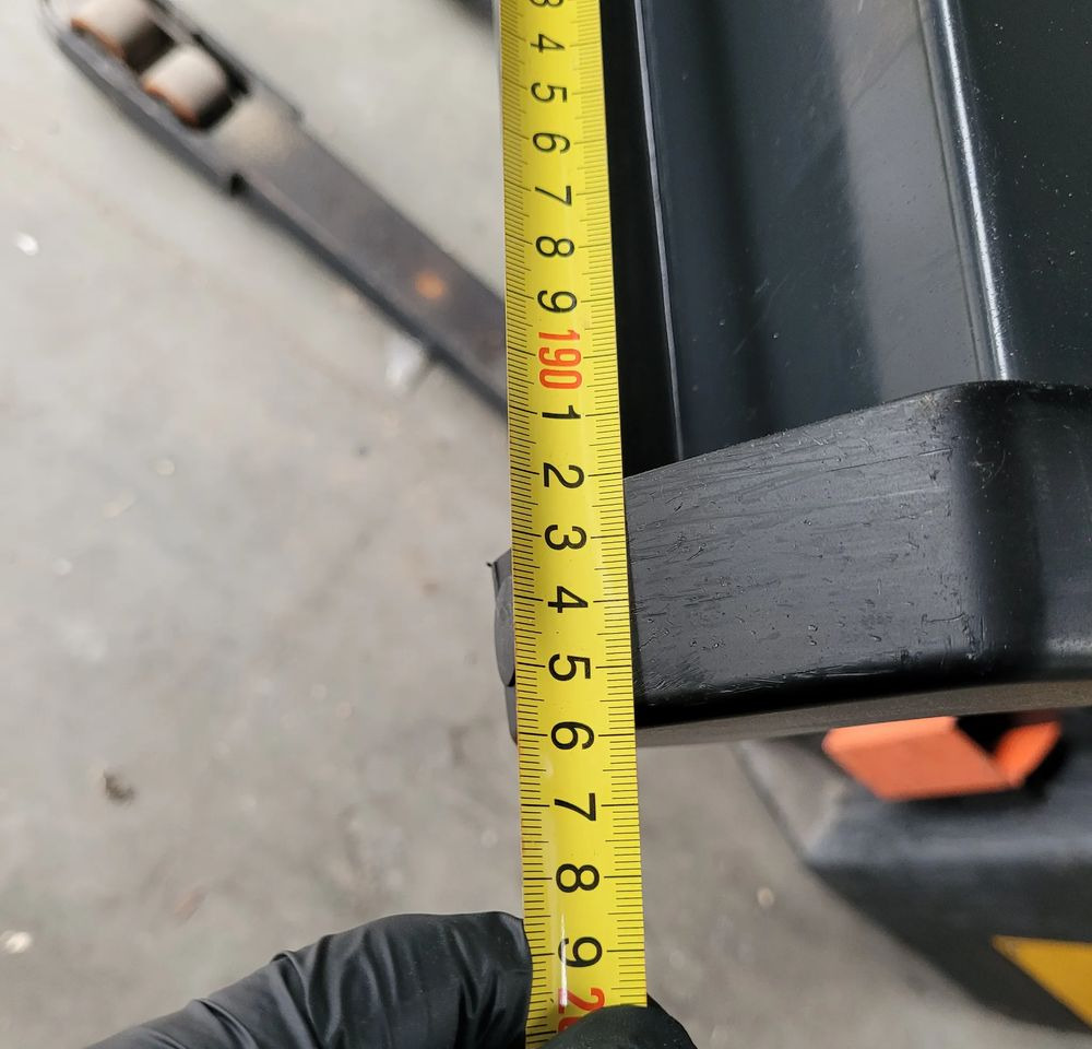 BELKA TYŁ ZDERZAK IVECO DAILY 5802852176 196CM - Bară de protecție pentru Autoutilitară: Foto 5 BELKA TYŁ ZDERZAK IVECO DAILY 5802852176 196CM - Bară de protecție pentru Autoutilitară: Foto 5