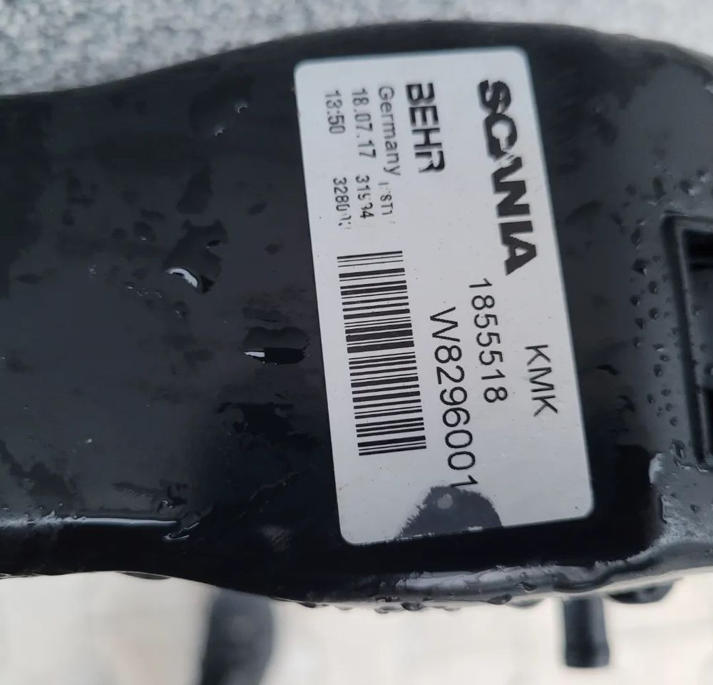 CHŁODNICA WODY SCANIA R 1855518 ORYGINAŁ SZCZELNE - Radiator pentru Camion: Foto 3 CHŁODNICA WODY SCANIA R 1855518 ORYGINAŁ SZCZELNE - Radiator pentru Camion: Foto 3