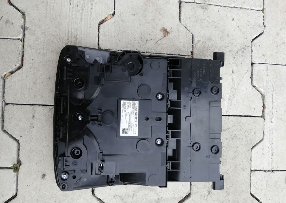 LAMPKA PODSUFITKI A0009002519 MERCEDES A KLASA - Cabină și interior pentru Camion: Foto 3 LAMPKA PODSUFITKI A0009002519 MERCEDES A KLASA - Cabină și interior pentru Camion: Foto 3