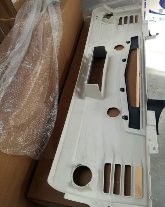 ZDERZAK RENAULT MAGNUM DXI NOWY - Bară de protecție pentru Camion: Foto 4 ZDERZAK RENAULT MAGNUM DXI NOWY - Bară de protecție pentru Camion: Foto 4