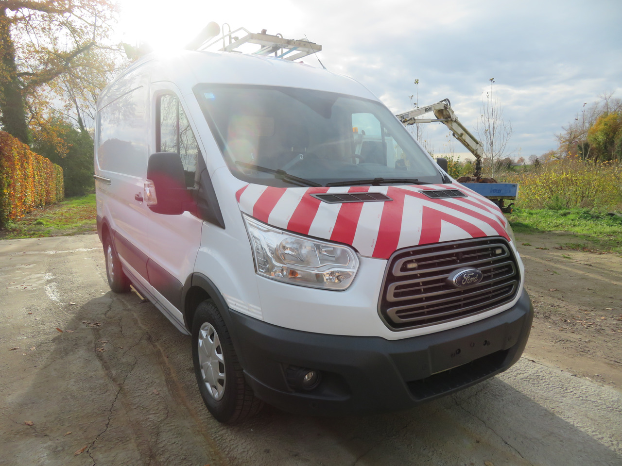 Ford Transit 2.0TDCi - L2H2 - Dubă: Foto 1 Ford Transit 2.0TDCi - L2H2 - Dubă: Foto 1