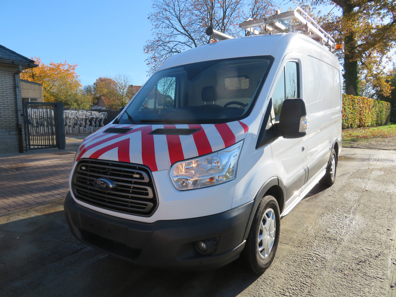 Ford Transit 2.0TDCi L2H2 - Dubă: Foto 3 Ford Transit 2.0TDCi L2H2 - Dubă: Foto 3