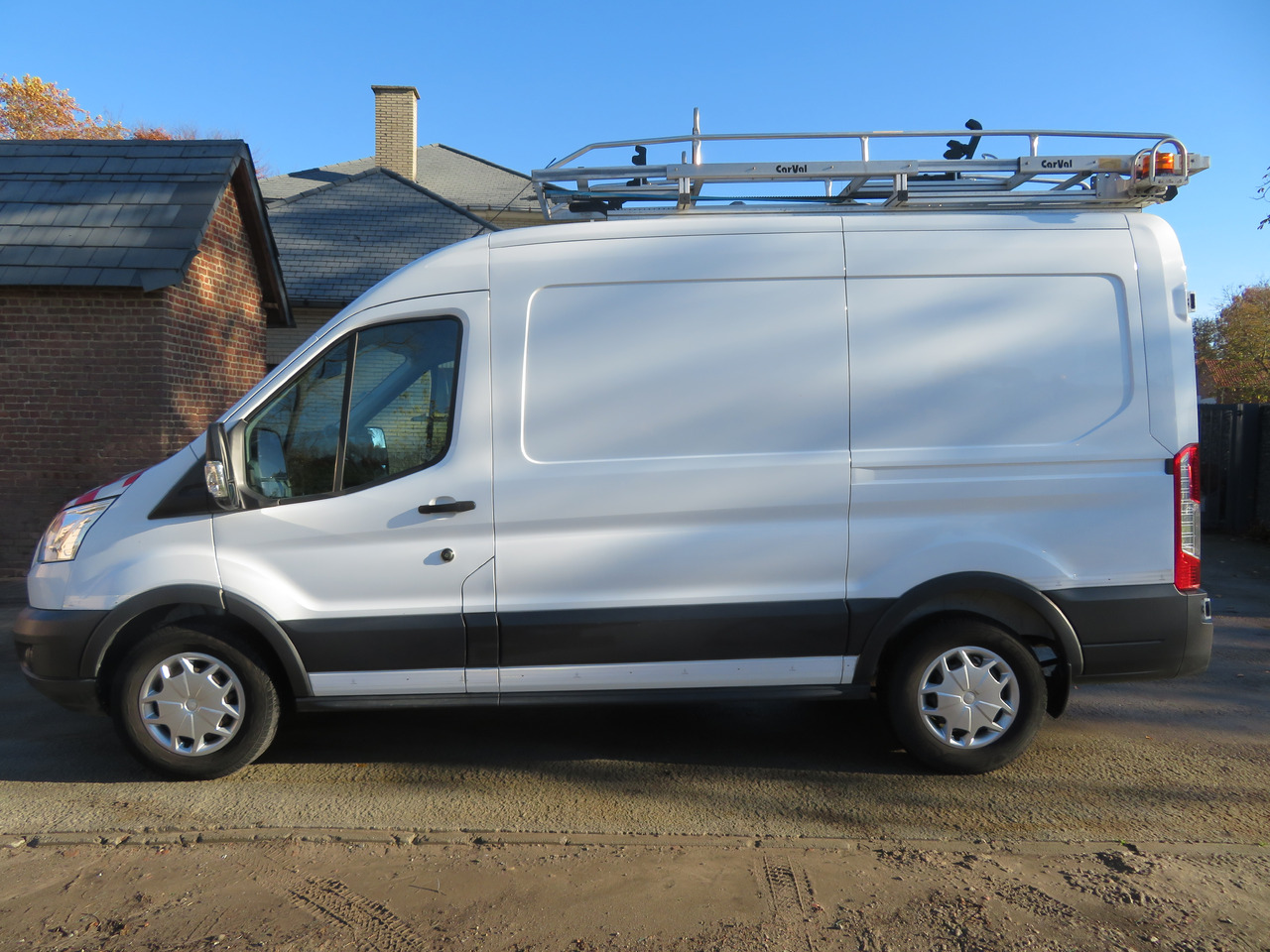 Ford Transit 2.0TDCi - L2H2 - Dubă: Foto 4 Ford Transit 2.0TDCi - L2H2 - Dubă: Foto 4