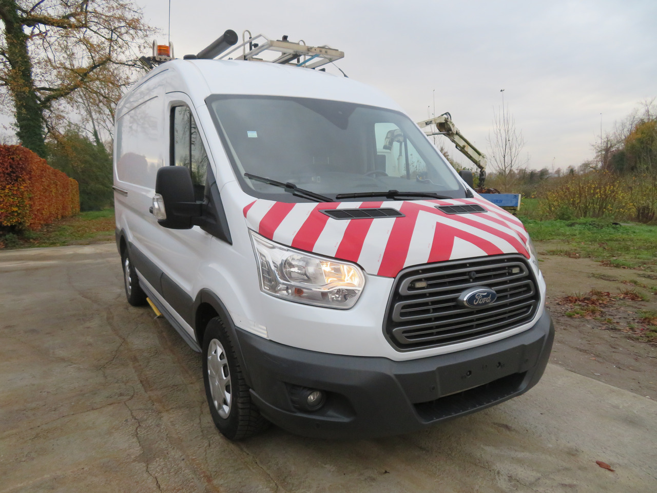 Ford Transit 2.0TDCi - L2H2 - Dubă: Foto 1 Ford Transit 2.0TDCi - L2H2 - Dubă: Foto 1