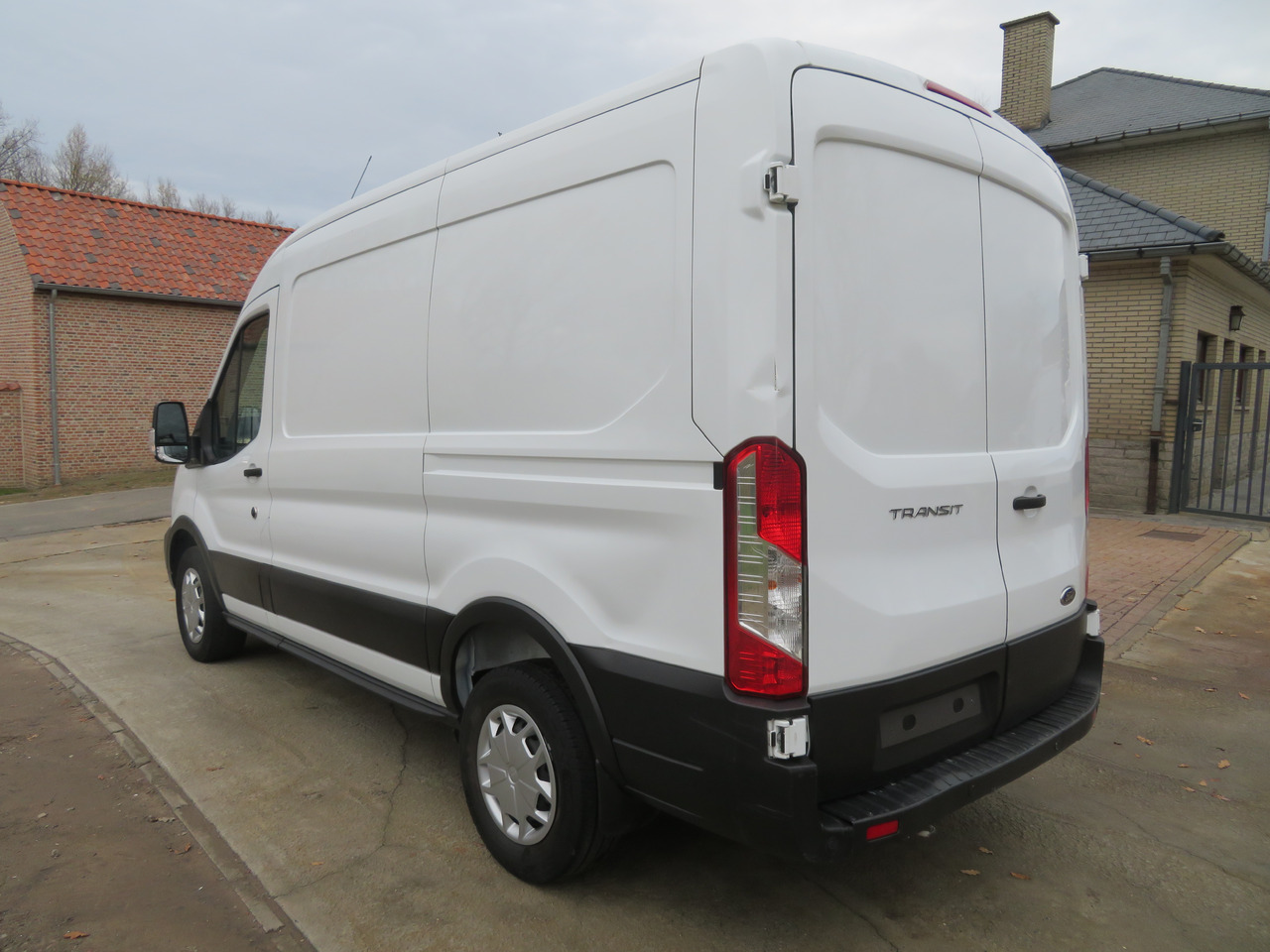Ford Transit 2.0TDCi TREND - L2H2 - Dubă: Foto 5 Ford Transit 2.0TDCi TREND - L2H2 - Dubă: Foto 5