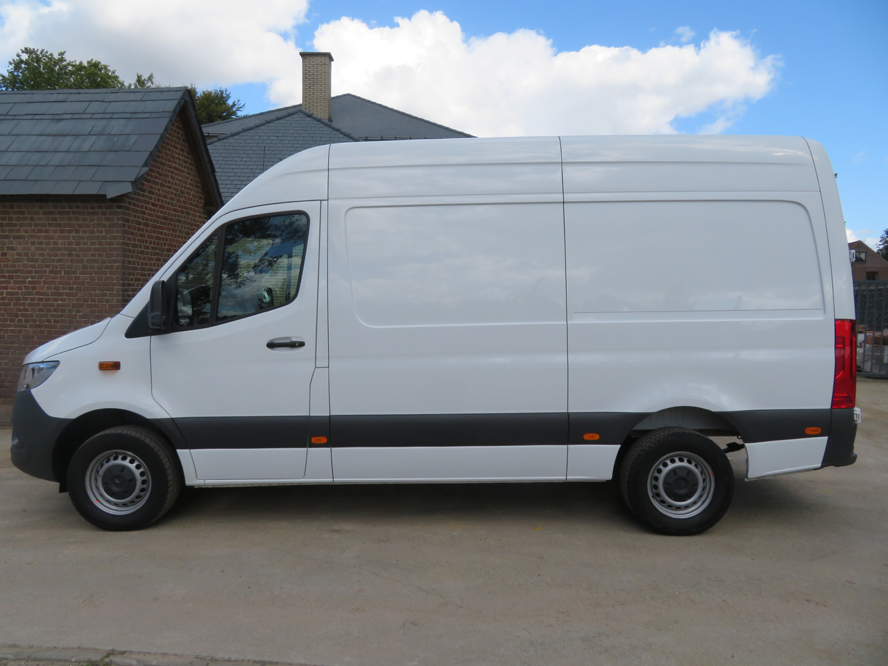 Mercedes-Benz Sprinter 317cdi - A2H2 - Dubă: Foto 4 Mercedes-Benz Sprinter 317cdi - A2H2 - Dubă: Foto 4