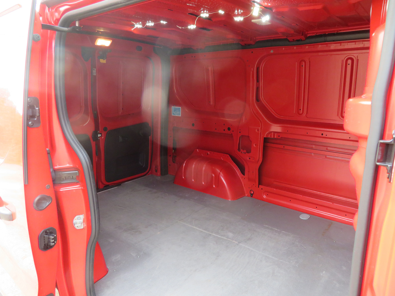 Autoutilitară compactă Opel Vivaro 1.6CDTI BI-Turbo - L1H1: Foto 9 Autoutilitară compactă Opel Vivaro 1.6CDTI BI-Turbo - L1H1: Foto 9