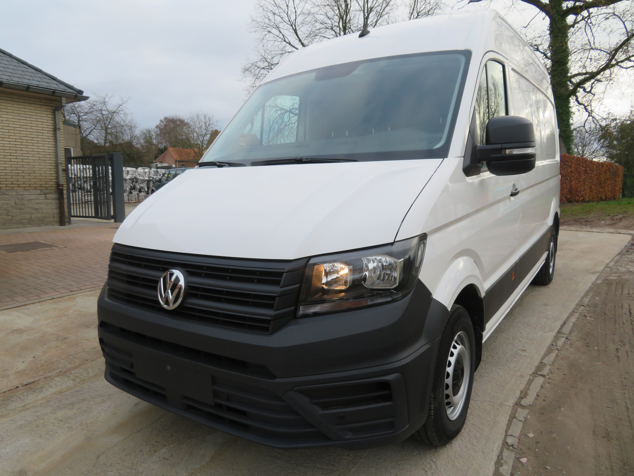 Volkswagen Crafter 2.0 CR TDi L3H3 - Dubă: Foto 3 Volkswagen Crafter 2.0 CR TDi L3H3 - Dubă: Foto 3