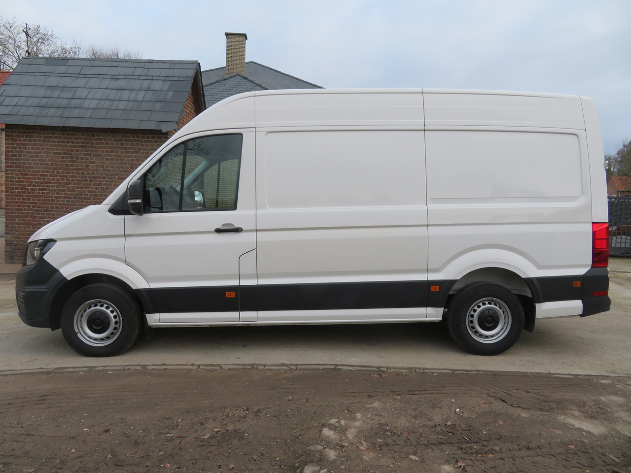 Volkswagen Crafter 2.0 CR TDi L3H3 - Dubă: Foto 4 Volkswagen Crafter 2.0 CR TDi L3H3 - Dubă: Foto 4