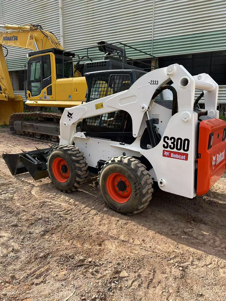 BOBCAT BOBCAT Skid Steer Loader S300 - Mini încărcător: Foto 4 BOBCAT BOBCAT Skid Steer Loader S300 - Mini încărcător: Foto 4