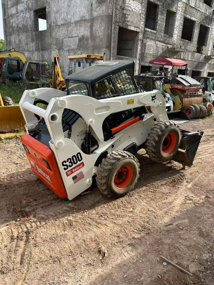 BOBCAT BOBCAT Skid Steer Loader S300 - Mini încărcător: Foto 3 BOBCAT BOBCAT Skid Steer Loader S300 - Mini încărcător: Foto 3