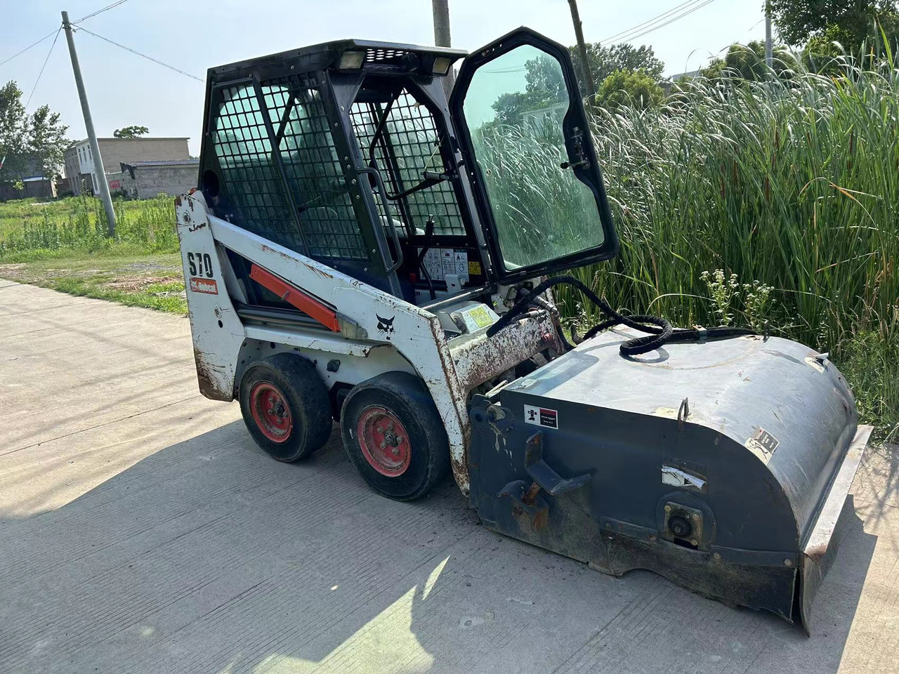 BOBCAT S70 Sliding Sweeper Click for Discount - Mini încărcător: Foto 3 BOBCAT S70 Sliding Sweeper Click for Discount - Mini încărcător: Foto 3