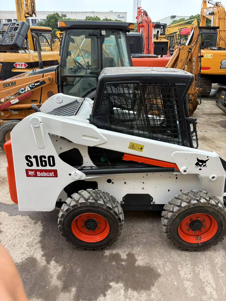 BOBCAT Skid Steer Loader S160 - Mini încărcător: Foto 4 BOBCAT Skid Steer Loader S160 - Mini încărcător: Foto 4