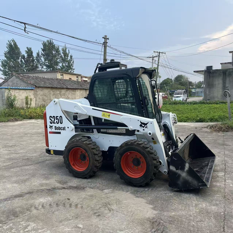 BOBCAT Skid Steer Loader S250 New Condition Hours True - Mini încărcător: Foto 5 BOBCAT Skid Steer Loader S250 New Condition Hours True - Mini încărcător: Foto 5