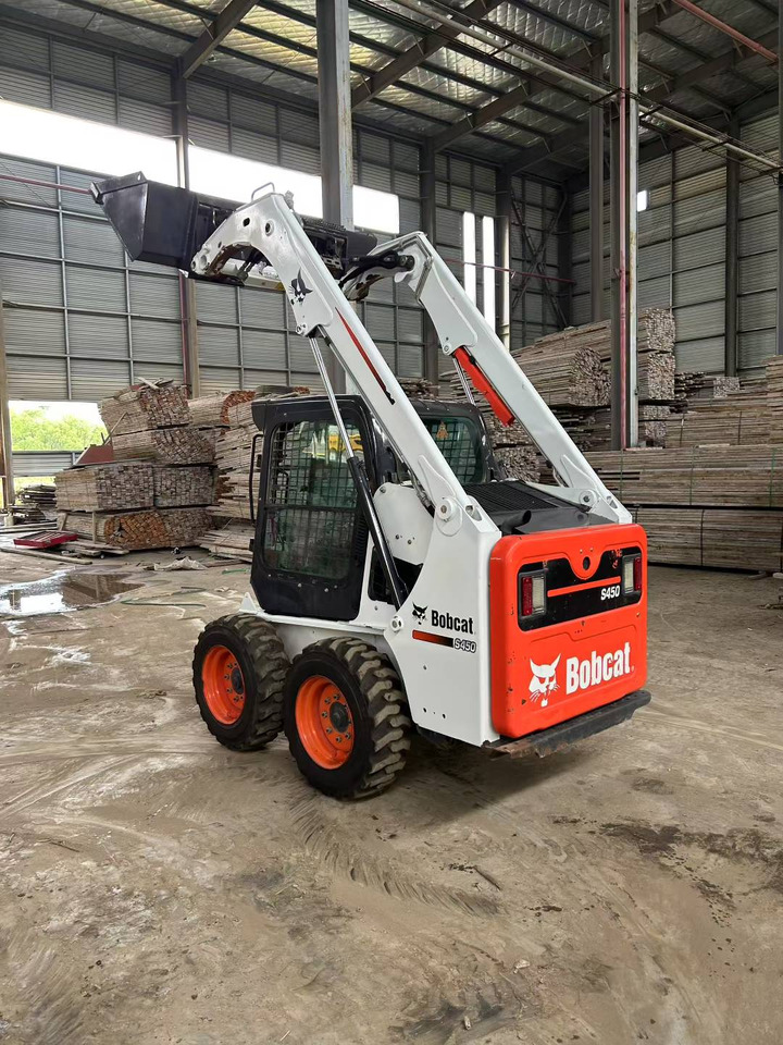 BOBCAT Skid Steer Loader S450 - Mini încărcător: Foto 5 BOBCAT Skid Steer Loader S450 - Mini încărcător: Foto 5