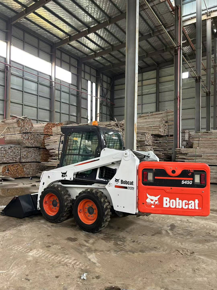 BOBCAT Skid Steer Loader S450 - Mini încărcător: Foto 3 BOBCAT Skid Steer Loader S450 - Mini încărcător: Foto 3