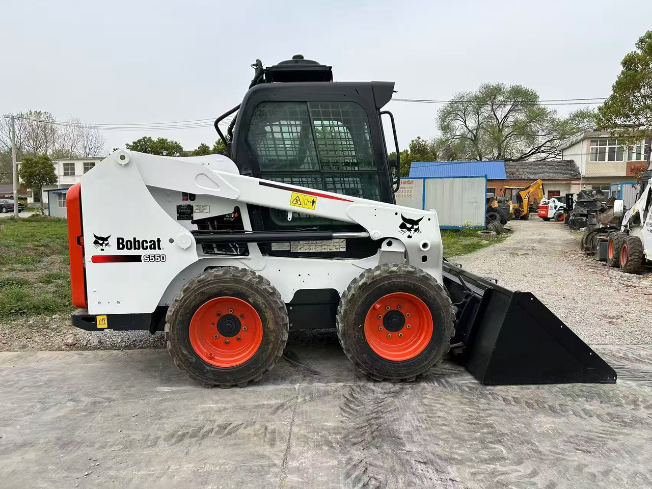 BOBCAT Skid Steer Loader S550 - Mini încărcător: Foto 4 BOBCAT Skid Steer Loader S550 - Mini încărcător: Foto 4