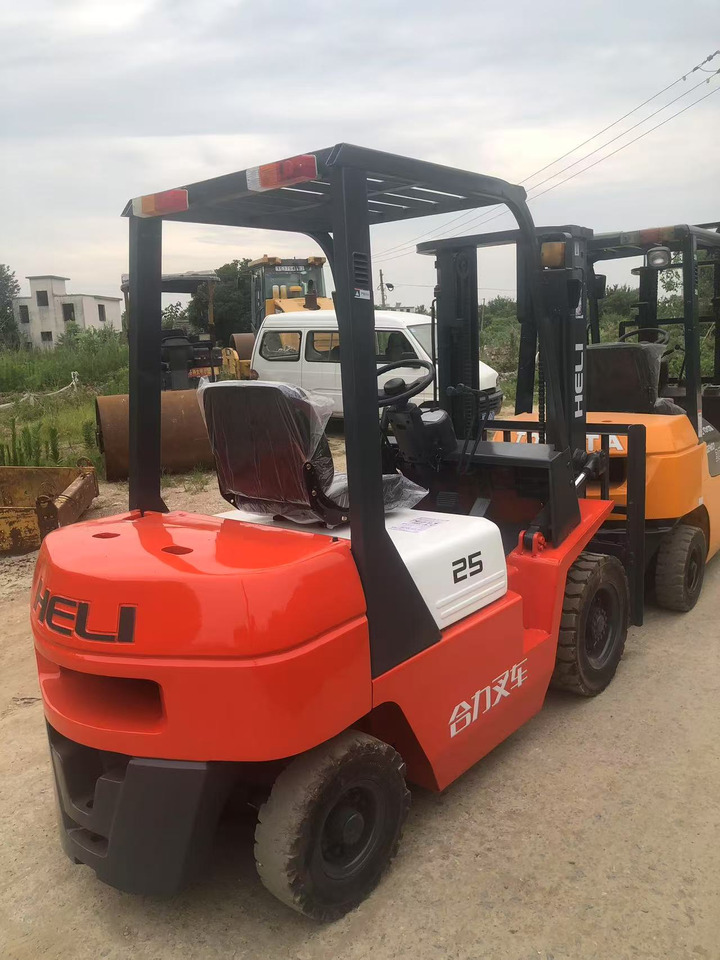 HELI 2.5 ton Fork lift Click for Discount - Stivuitor diesel: Foto 2 HELI 2.5 ton Fork lift Click for Discount - Stivuitor diesel: Foto 2