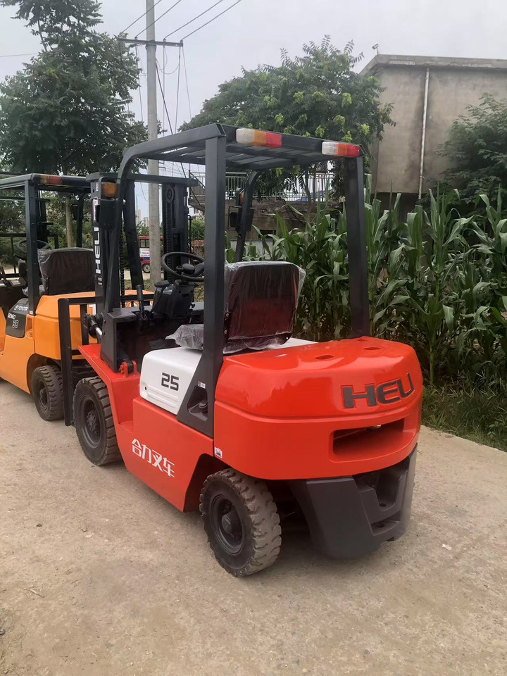 HELI 2.5 ton Fork lift Click for Discount - Stivuitor diesel: Foto 4 HELI 2.5 ton Fork lift Click for Discount - Stivuitor diesel: Foto 4