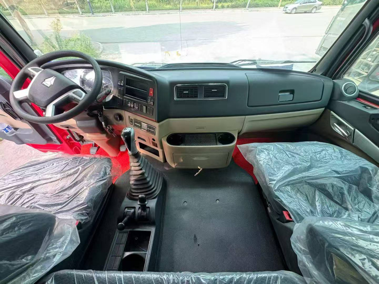 Camion basculantă Howo Tractor Unit Click for Discount: Foto 9 Camion basculantă Howo Tractor Unit Click for Discount: Foto 9