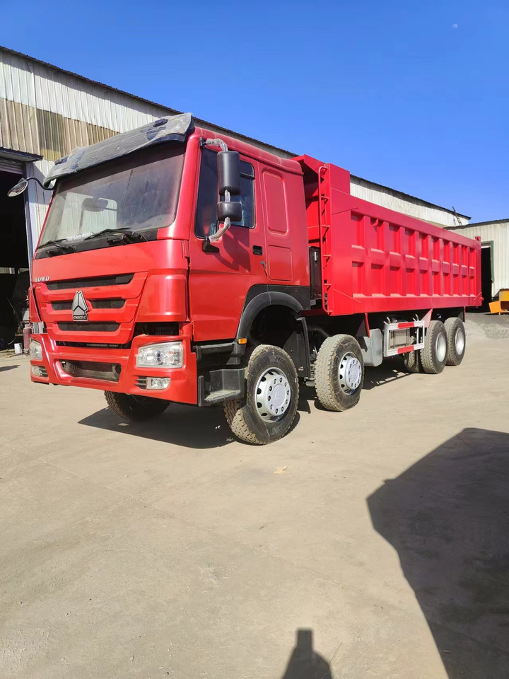 SINOTRUK HOWO 8x4 Dump Truck - Camion basculantă: Foto 3 SINOTRUK HOWO 8x4 Dump Truck - Camion basculantă: Foto 3
