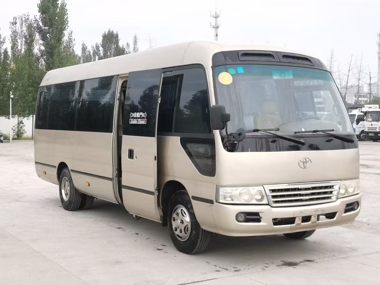 TOYOTA Coaster Mini Bus Good Conditon Automatic Doors Negotiable - Microbuz, Transport persoane: Foto 1 TOYOTA Coaster Mini Bus Good Conditon Automatic Doors Negotiable - Microbuz, Transport persoane: Foto 1