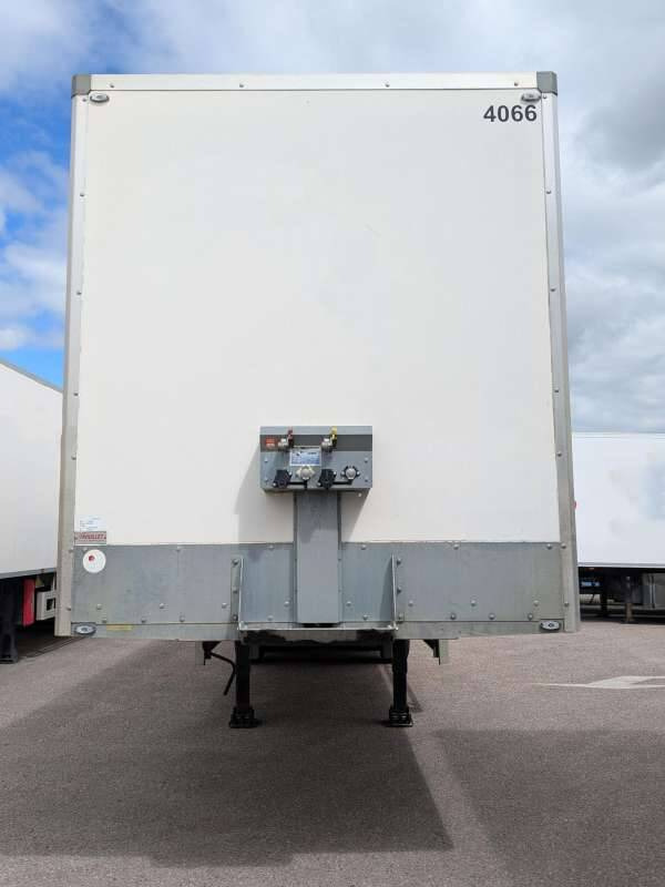 Semi-remorque 3 Essieux 38 TONNES PORTE RELEVANTE PREMIUM - Semiremorcă furgon: Foto 2 Semi-remorque 3 Essieux 38 TONNES PORTE RELEVANTE PREMIUM - Semiremorcă furgon: Foto 2