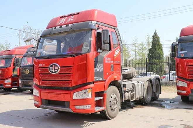 FAW Faw J6P 380HP Truck for Sale in Mali - Cap tractor: Foto 1 FAW Faw J6P 380HP Truck for Sale in Mali - Cap tractor: Foto 1
