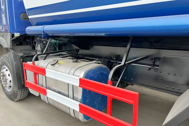 Howo Water Sprinkler Truck for Sale in Mali - Camion cisternă: Foto 4 Howo Water Sprinkler Truck for Sale in Mali - Camion cisternă: Foto 4