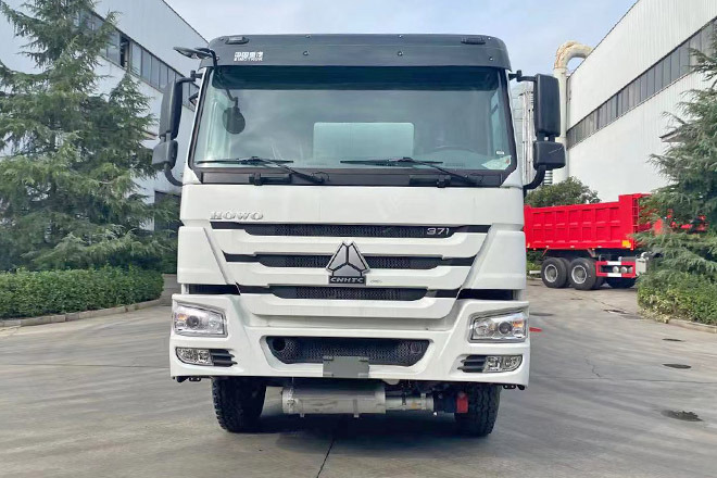 SINOTRUK Howo 371 Petrol Tank Truck Price for Sale in Saudi Arabia - Camion cisternă: Foto 3 SINOTRUK Howo 371 Petrol Tank Truck Price for Sale in Saudi Arabia - Camion cisternă: Foto 3
