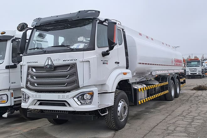 SINOTRUK Howo 380 Petrol Tanker Truck Price for Sale in Sierra Leone - Camion cisternă: Foto 4 SINOTRUK Howo 380 Petrol Tanker Truck Price for Sale in Sierra Leone - Camion cisternă: Foto 4