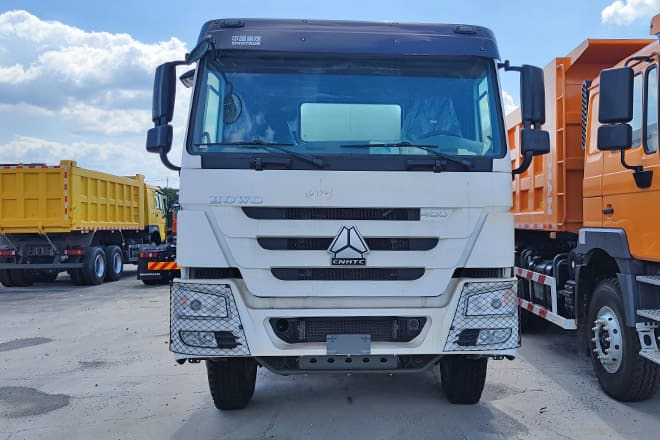 SINOTRUK Howo 400 Diesel Tanker Truck for Sale in Nigeria - Camion cisternă: Foto 3 SINOTRUK Howo 400 Diesel Tanker Truck for Sale in Nigeria - Camion cisternă: Foto 3