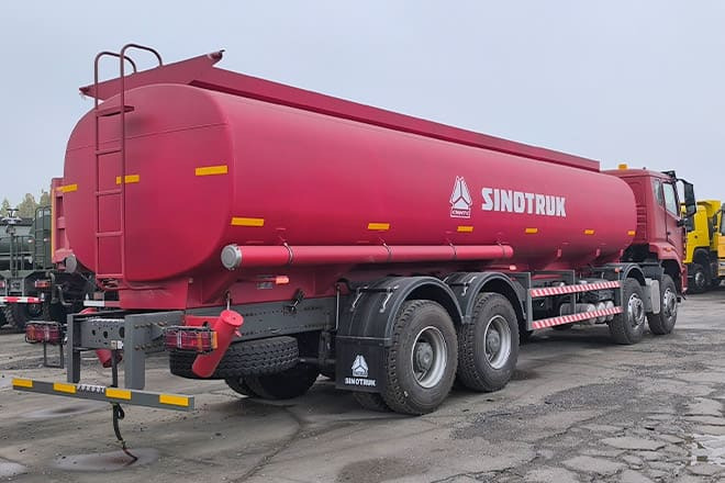 SINOTRUK Howo NX380 Diesel Tanker Truck for Sale in Tanzania - Camion cisternă: Foto 2 SINOTRUK Howo NX380 Diesel Tanker Truck for Sale in Tanzania - Camion cisternă: Foto 2