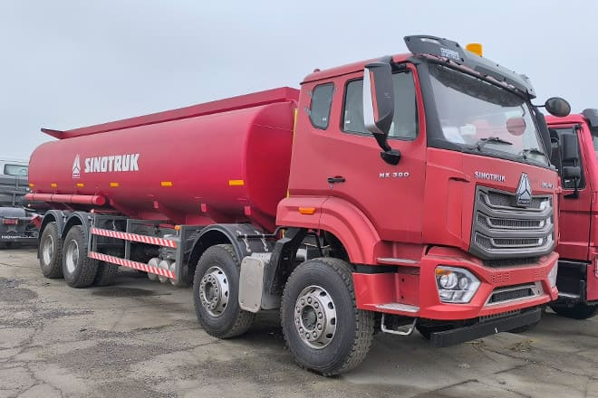 SINOTRUK Howo NX380 Diesel Tanker Truck for Sale in Tanzania - Camion cisternă: Foto 1 SINOTRUK Howo NX380 Diesel Tanker Truck for Sale in Tanzania - Camion cisternă: Foto 1