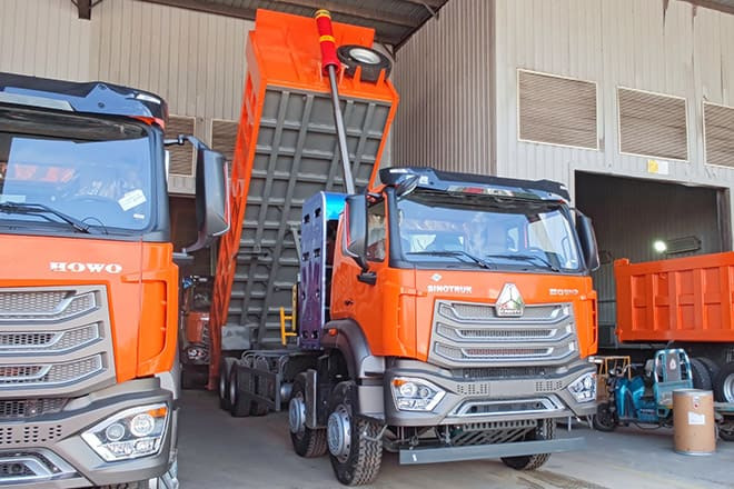 SINOTRUK Sinotruk Howo 8x4 Tipper Trucks for Sale in Ghana - Camion basculantă: Foto 1 SINOTRUK Sinotruk Howo 8x4 Tipper Trucks for Sale in Ghana - Camion basculantă: Foto 1